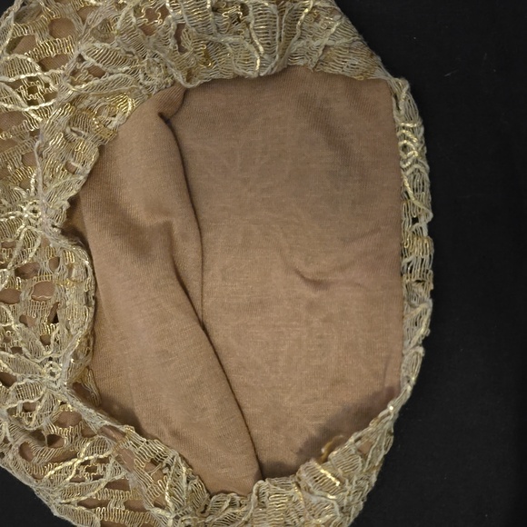 Woman's Hat - Picture 4 of 5